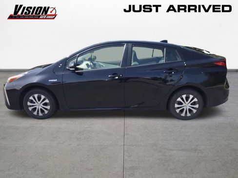 Used 2019 Toyota Prius XLE AWD/4WD image 2