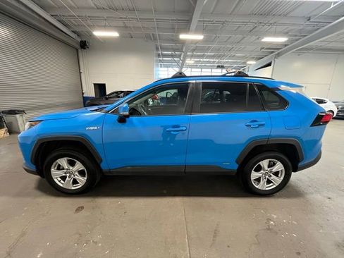 Used 2019 Toyota RAV4 LE w/ Carpet Mat Package AWD/4WD image 6