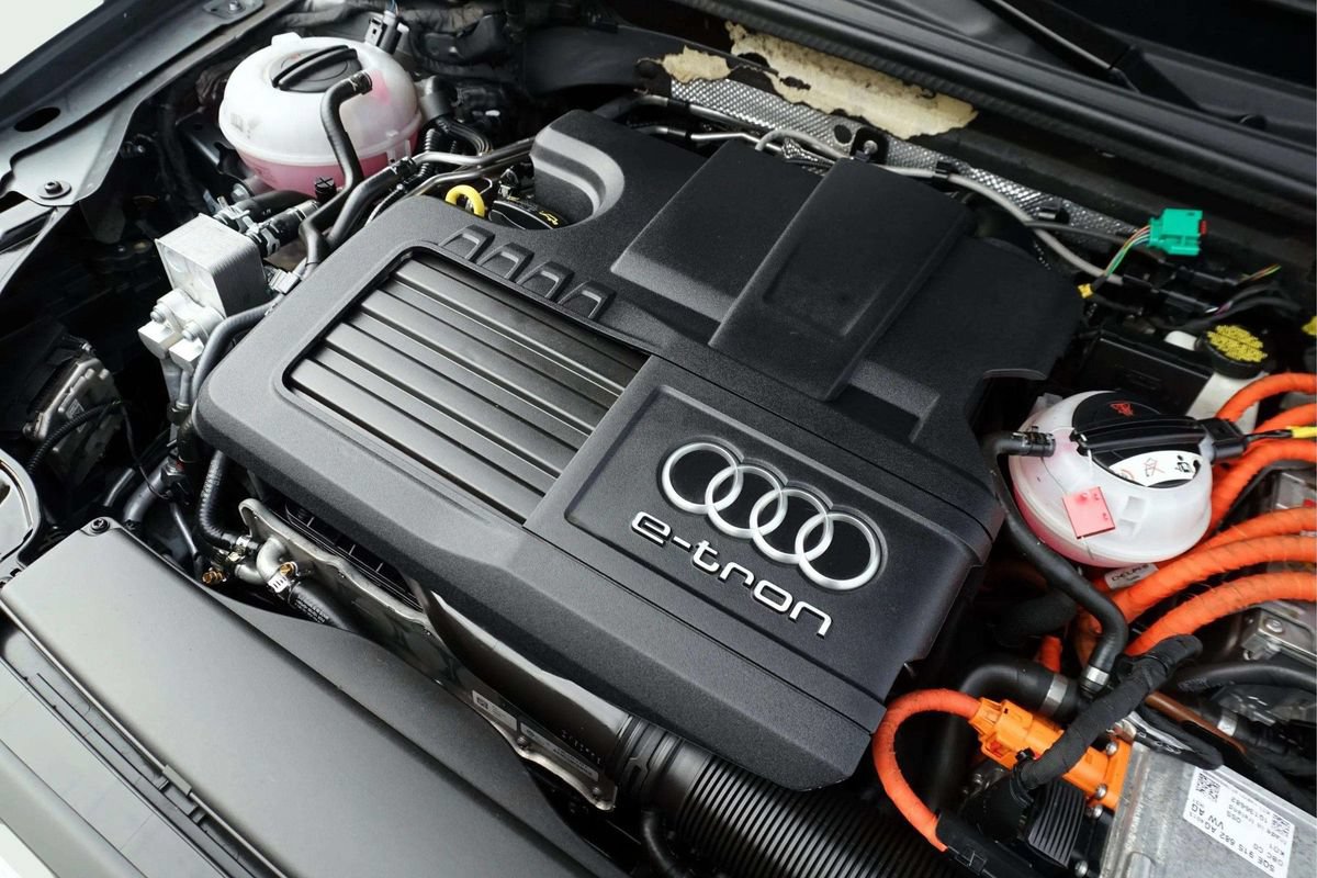 Used 2017 Audi A3 e-tron Prestige FWD image 14