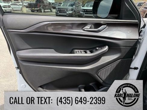 Used 2023 Jeep Grand Cherokee L Laredo AWD/4WD image 11