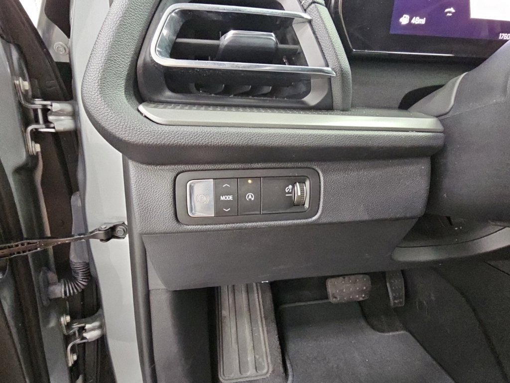 Certified 2026 Chevrolet Traverse LT FWD image 27