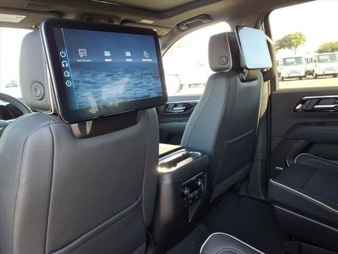 New 2026 Chevrolet Suburban Premier AWD/4WD image 17