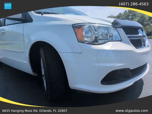 Used 2013 Dodge Grand Caravan SXT w/ Rear Park Assist Pkg FWD image 9
