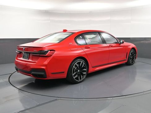 Used 2022 BMW M760i xDrive w/ Luxury Rear Seating Package AWD/4WD image 8