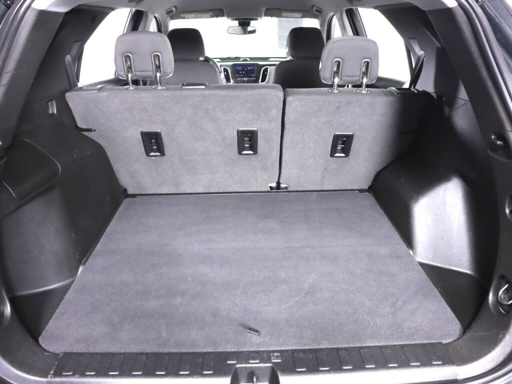 Used 2020 Chevrolet Equinox LS w/ LPO, Cargo Package AWD/4WD image 32