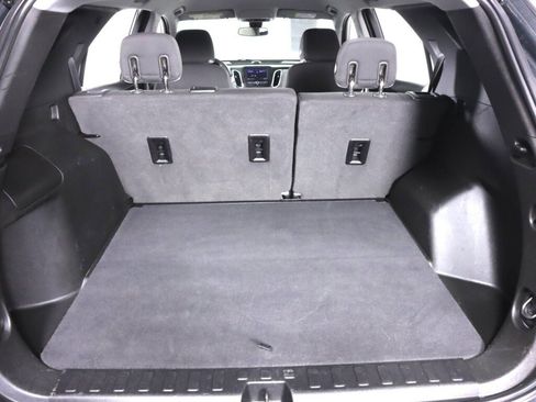 Used 2020 Chevrolet Equinox LS w/ LPO, Cargo Package AWD/4WD image 32