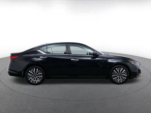 Used 2025 Nissan Altima 2.5 SV FWD image 8