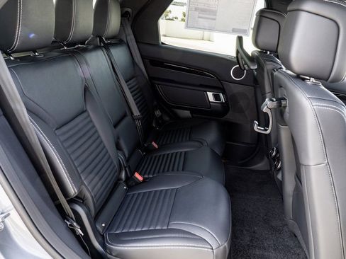 Used 2025 Land Rover Discovery S image 23