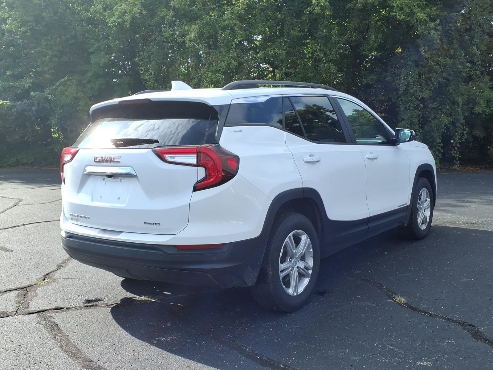 Used 2024 GMC Terrain SLE w/ Driver Convenience Package AWD/4WD image 13