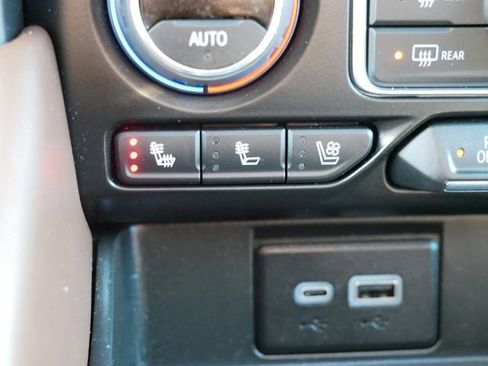 Used 2024 Chevrolet Suburban High Country image 18