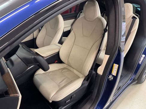 Used 2022 Tesla Model X image 7