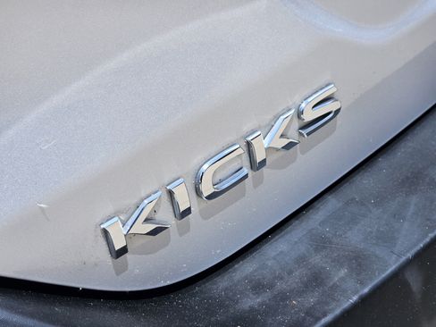 Used 2018 Nissan Kicks SV FWD image 26