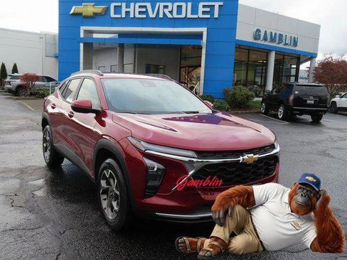Used 2025 Chevrolet Trax LT w/ Driver Confidence Package FWD image 1