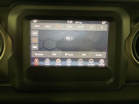 Used 2020 Jeep Wrangler Sport AWD/4WD image 18