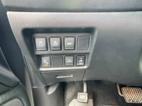 Used 2019 Nissan Pathfinder Platinum FWD image 13