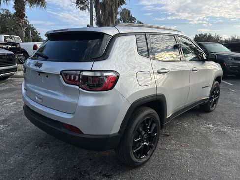 New 2026 Jeep Compass Latitude image 8