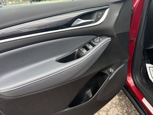 Used 2018 Buick Enclave Essence image 26