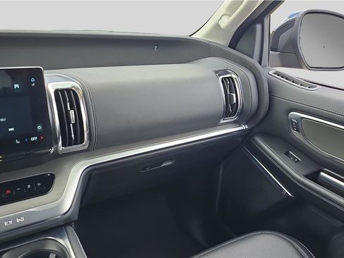 Used 2025 Ford Expedition Platinum AWD/4WD image 26