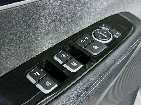 Used 2019 Kia Sorento SX image 30