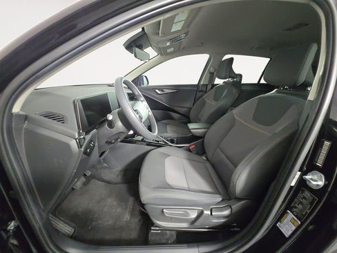 Used 2023 Kia Niro LX FWD image 9