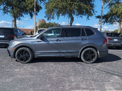 Used 2023 Volkswagen Tiguan SE R-Line image 3