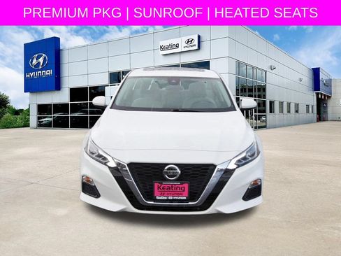 Used 2022 Nissan Altima 2.5 SV w/ SV Premium Package FWD image 2