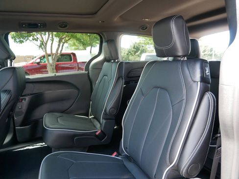 New 2026 Chrysler Pacifica Limited w/ S Appearance Package image 10