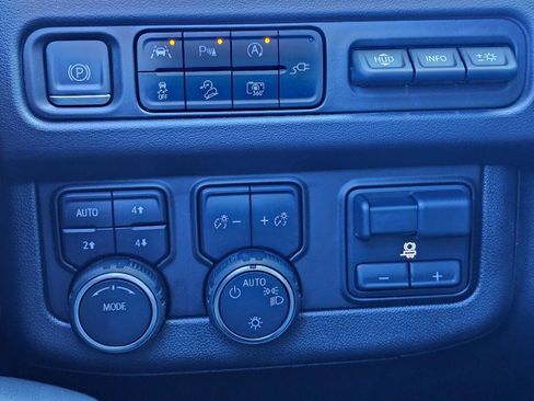 Used 2022 Chevrolet Suburban High Country w/ Max Trailering Package AWD/4WD image 39