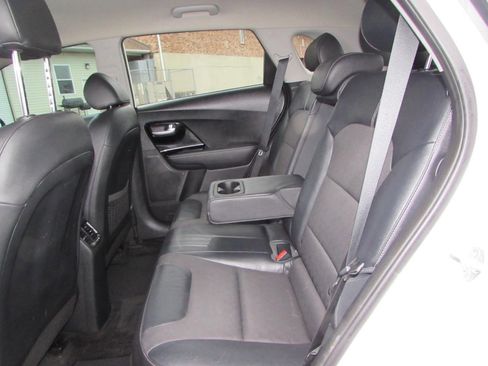 Used 2019 Kia Niro EX image 22