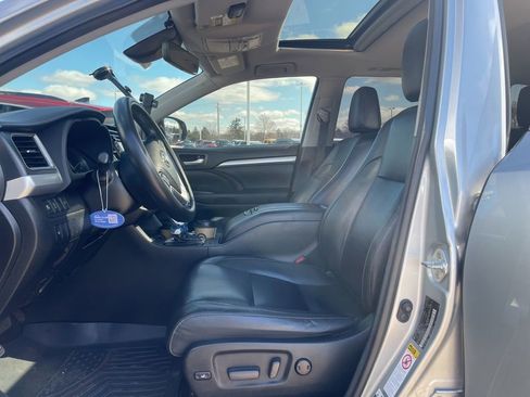 Used 2017 Toyota Highlander XLE image 10