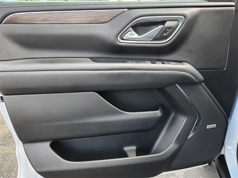 Used 2022 Chevrolet Tahoe LT w/ Luxury Package image 6