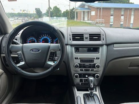 Used 2011 Ford Fusion SE w/ 202A Rapid Spec Order Code FWD image 16