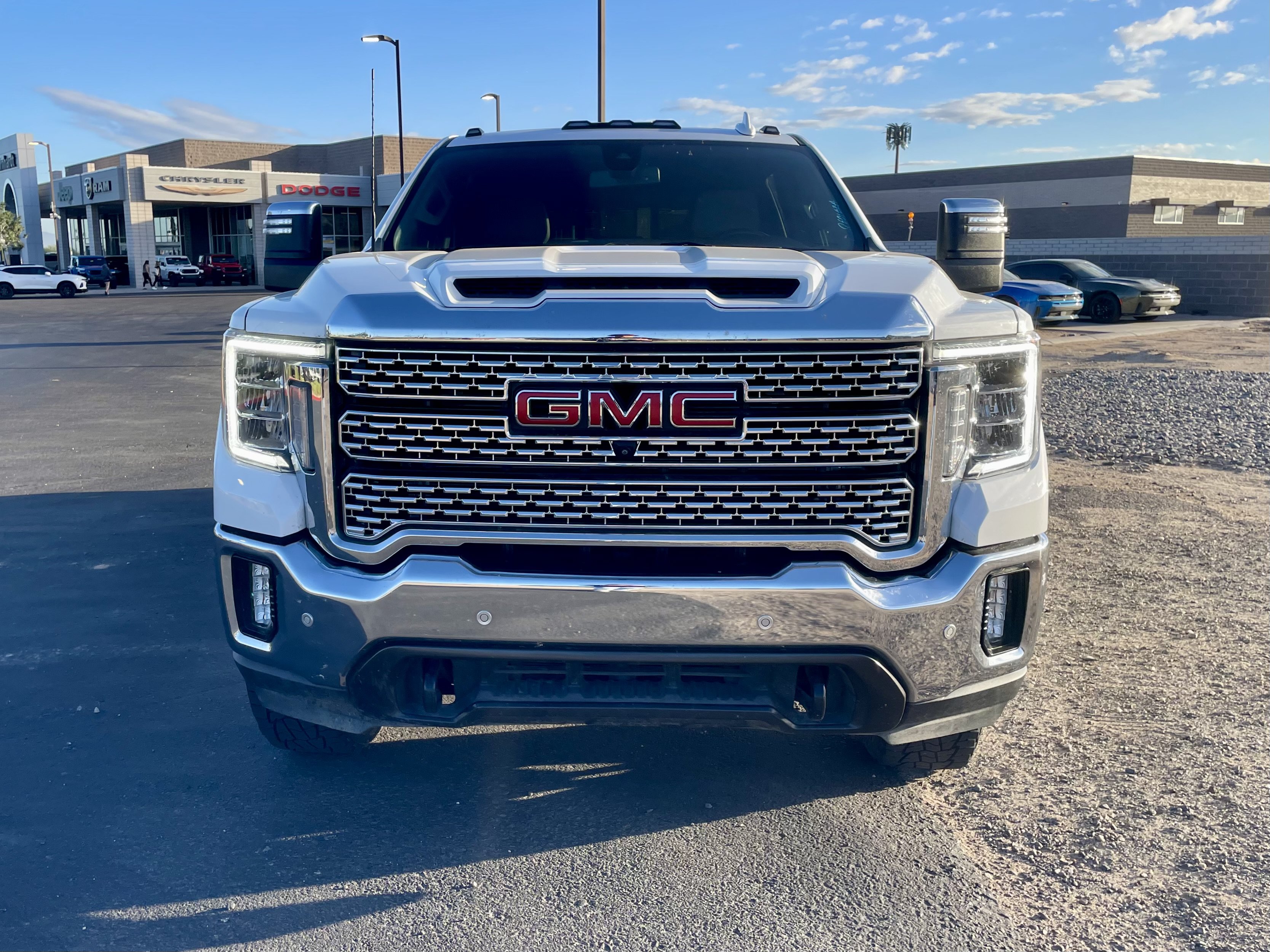 Used 2022 GMC Sierra 2500 SLT w/ SLT Preferred Package AWD/4WD image 8