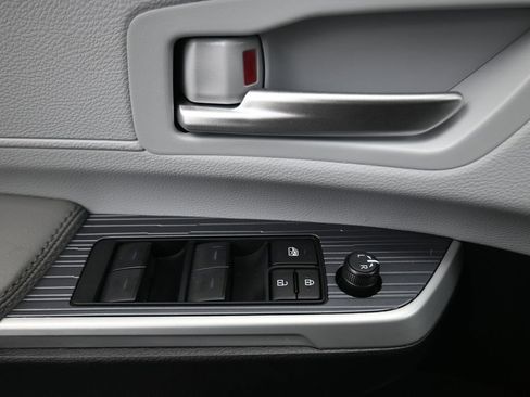 New 2026 Toyota Sienna XLE FWD image 12