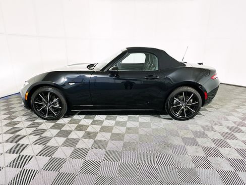 Used 2024 MAZDA MX-5 Miata Grand Touring RWD image 6