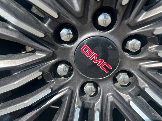 Used 2025 GMC Yukon Elevation AWD/4WD image 9