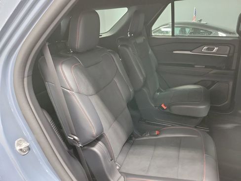 Used 2025 Ford Explorer ST image 19