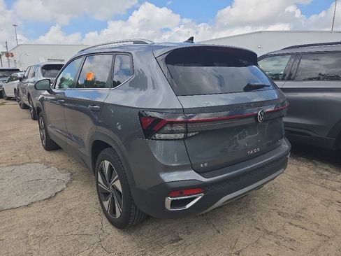 Used 2025 Volkswagen Taos SE AWD/4WD image 8