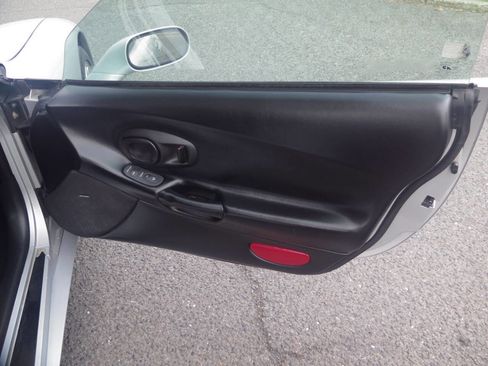 Used 1999 Chevrolet Corvette Coupe w/ Performance Handling Pkg image 17