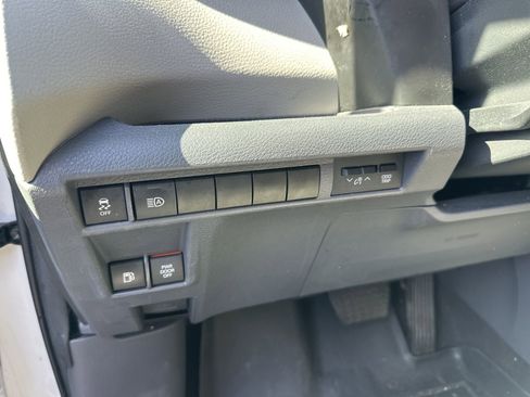 Certified 2023 Toyota Sienna LE FWD image 5