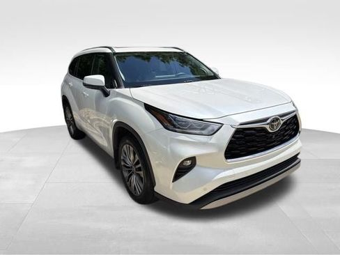 Used 2020 Toyota Highlander Platinum AWD/4WD image 3