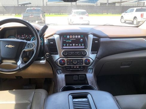 Used 2017 Chevrolet Suburban LT RWD image 36