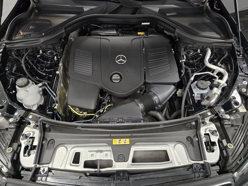 Used 2025 Mercedes-Benz GLC 300 4MATIC image 10