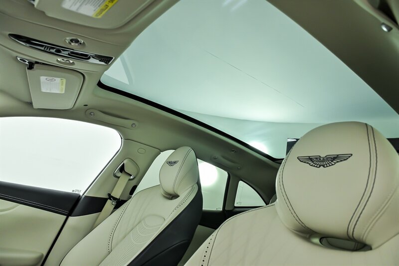 Used 2022 Aston Martin DBX AWD/4WD image 21