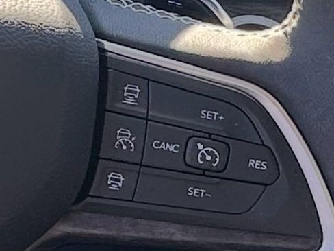 Used 2023 Jeep Grand Cherokee L Limited image 20