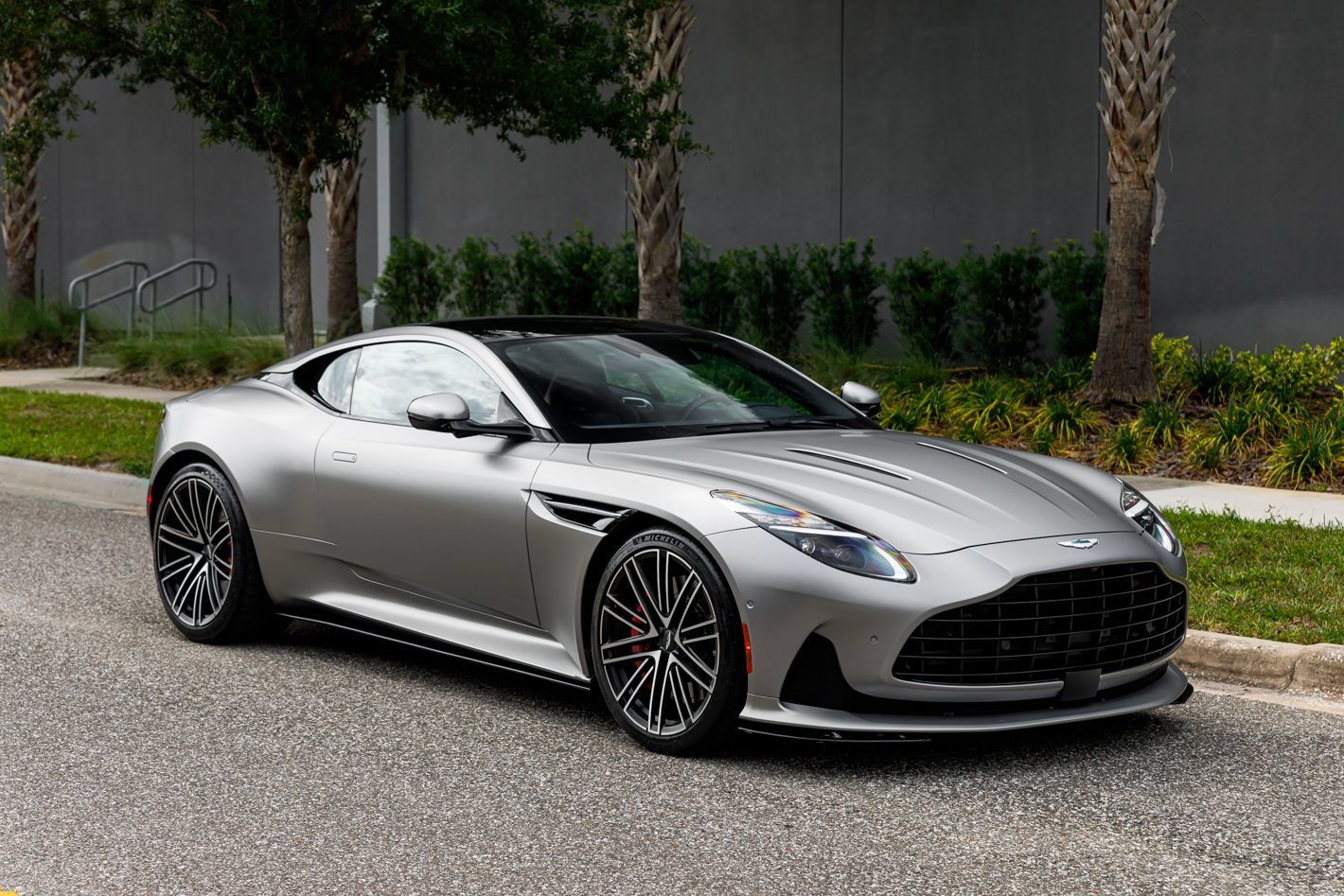 Used 2024 Aston Martin DB12 Coupe RWD image 1