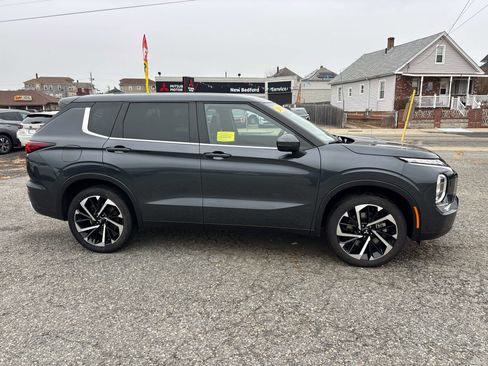 Used 2024 Mitsubishi Outlander SE image 4