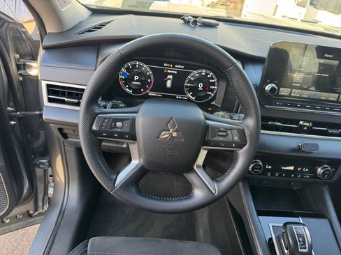 Used 2024 Mitsubishi Outlander SE FWD image 14