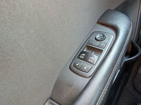 Used 2018 Dodge Challenger SXT image 31