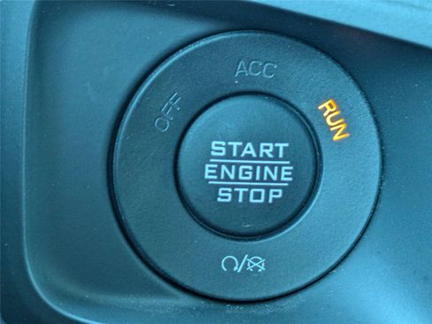Certified 2025 Jeep Gladiator Mojave w/ Convenience Group AWD/4WD image 30